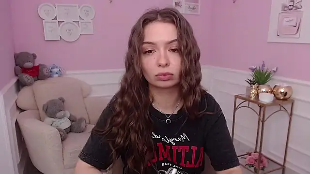 LucySkilar online show from 11-30-25, 06:17