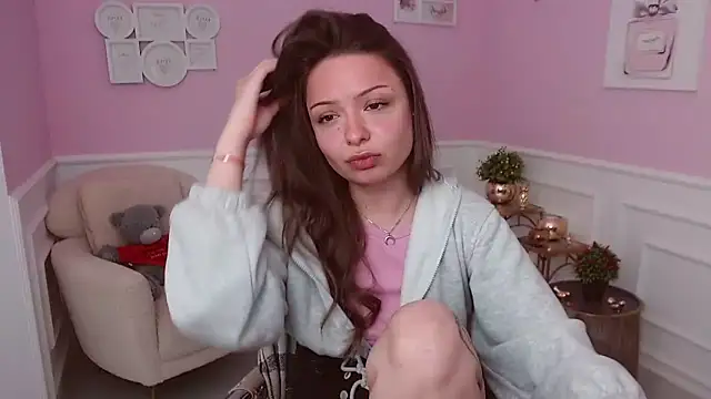 LucySkilar online show from 04-26-26, 04:21