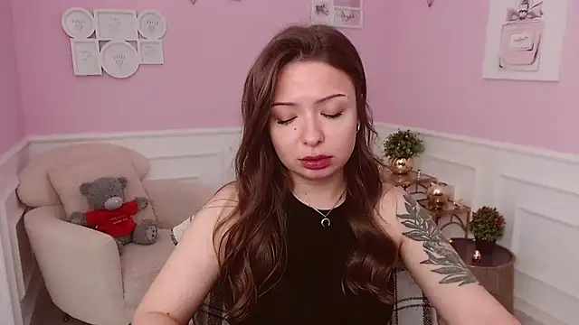 Snapshot of LucySkilar chatting on 06-29-26, 04:19 LucySkilar online show from 06-29-26, 04:19