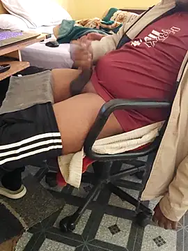 Snapshot of Brown_Munda047 chatting on 12-21-25, 06:42 Brown Munda047 online show from 12-21-25, 06:42