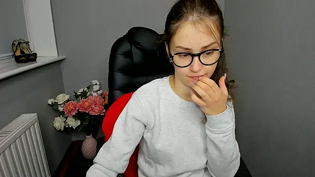 Snapshot of AfinaCutie chatting on 12-05-24, 05:06 AfinaCutie online show from 12-05-24, 05:06