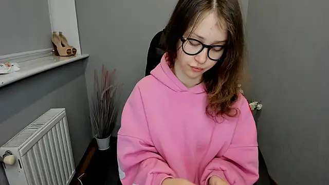 Snapshot of AfinaCutie chatting on 01-23-25, 01:35 AfinaCutie online show from 01-23-25, 01:35