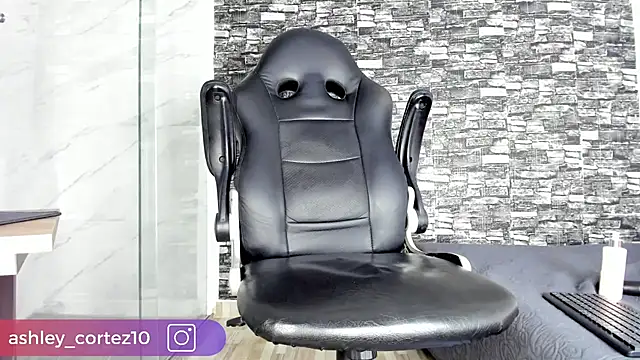 Snapshot of ashley_crotez chatting on 03-17-25, 03:36 ashley crotez online show from 03-17-25, 03:36