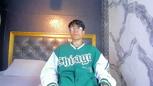 Snapshot of AgarEvans chatting on 10-31-25, 02:34 AgarEvans online show from 10-31-25, 02:34