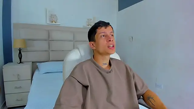 Snapshot of AgarEvans chatting on 11-25-25, 04:23 AgarEvans online show from 11-25-25, 04:23