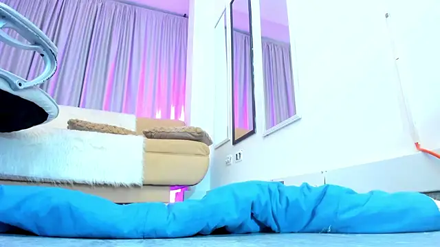 Snapshot of mariiana_murillo01 chatting on 10-26-25, 04:24 mariiana murillo01 online show from 10-26-25, 04:24