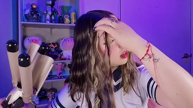 EmilyMiller  online show from 10-17-25, 05:26