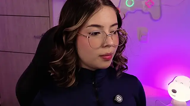 EmilyMiller  online show from 06-19-26, 03:16