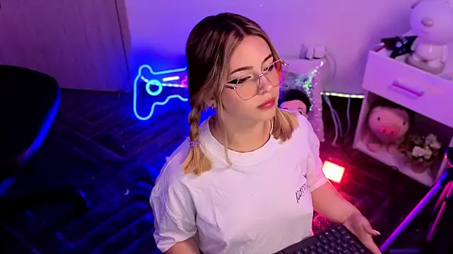 EmilyMiller  online show from 07-21-26, 05:26