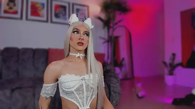 Taylor  foxxx online show from 11-19-25, 05:40