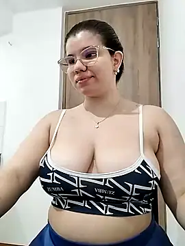 Snapshot of Danzel1105 chatting on 02-05-25, 03:42 Danzel1105 online show from 02-05-25, 03:42