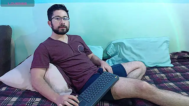 Snapshot of teddy_foster chatting on 02-06-25, 01:10 teddy foster online show from 02-06-25, 01:10