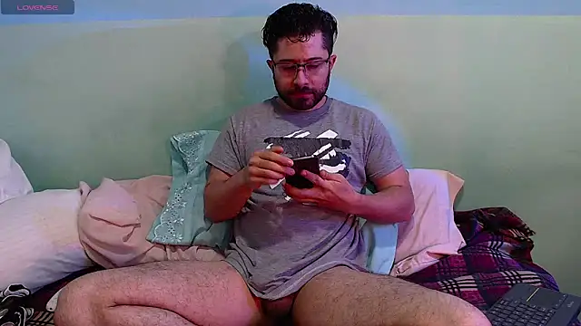 Snapshot of teddy_foster chatting on 10-01-25, 12:33 teddy foster online show from 10-01-25, 12:33