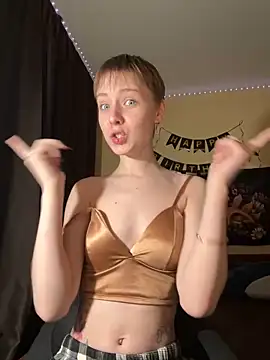 Crayzy Luv online show from 02-28-25, 06:31