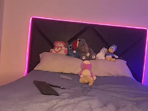 Snapshot of ScarlettAndClark chatting on 01-28-25, 02:42 ScarlettAndClark online show from 01-28-25, 02:42