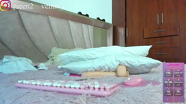 Snapshot of Venus_queenn chatting on 12-14-24, 10:39 Venus queenn online show from 12-14-24, 10:39