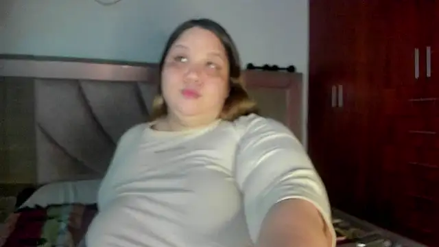 Snapshot of Venus_queenn chatting on 12-17-24, 01:50 Venus queenn online show from 12-17-24, 01:50