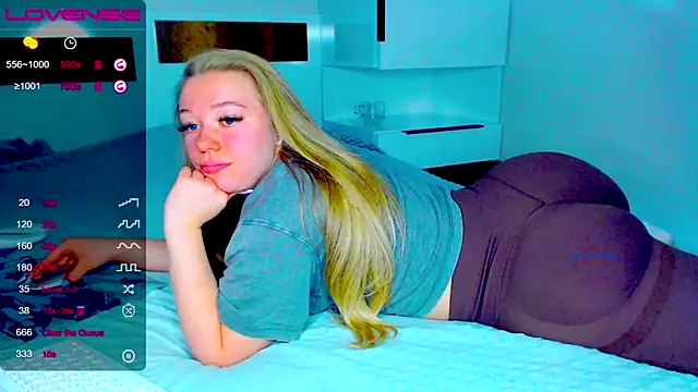 Snapshot of kitti_kaattt chatting on 11-25-25, 10:37 kitti kaattt online show from 11-25-25, 10:37