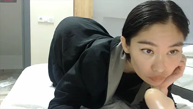 Snapshot of Kunimitsuu_ chatting on 12-08-24, 08:15 Kunimitsuu online show from 12-08-24, 08:15