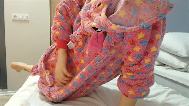 Snapshot of Kunimitsuu_ chatting on 01-15-25, 12:19 Kunimitsuu online show from 01-15-25, 12:19