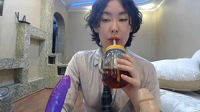 Snapshot of Kunimitsuu_ chatting on 02-14-25, 07:33 Kunimitsuu online show from 02-14-25, 07:33