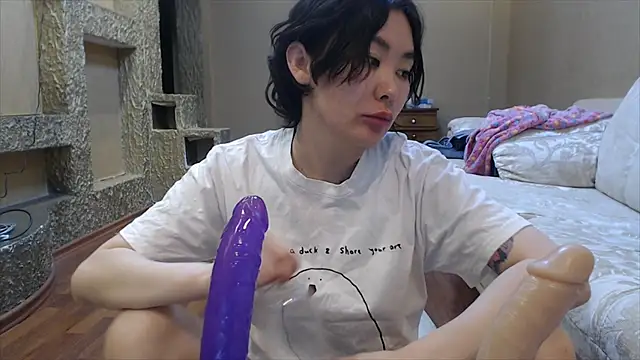 Snapshot of Kunimitsuu_ chatting on 02-16-25, 11:37 Kunimitsuu online show from 02-16-25, 11:37