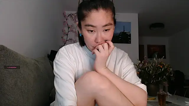 Snapshot of Kunimitsuu_ chatting on 09-14-25, 10:31 Kunimitsuu online show from 09-14-25, 10:31