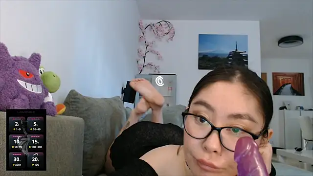 Snapshot of Kunimitsuu_ chatting on 10-15-25, 12:05 Kunimitsuu online show from 10-15-25, 12:05