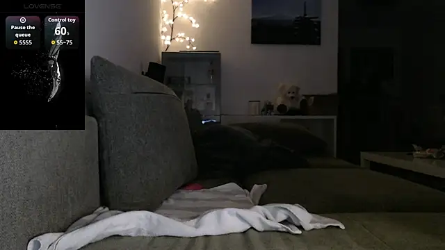 Snapshot of Kunimitsuu_ chatting on 10-21-25, 10:43 Kunimitsuu online show from 10-21-25, 10:43