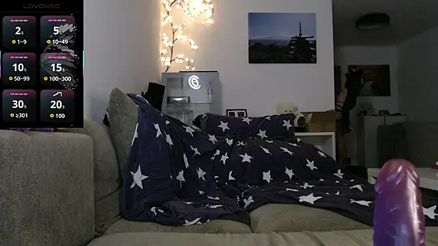 Snapshot of Kunimitsuu_ chatting on 10-31-25, 10:55 Kunimitsuu online show from 10-31-25, 10:55