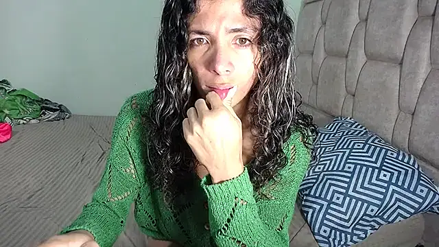 Nadia Monroe online show from 12-15-24, 09:35