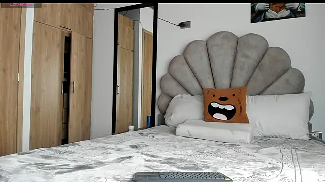 manucute 23  online show from 04-27-26, 02:59