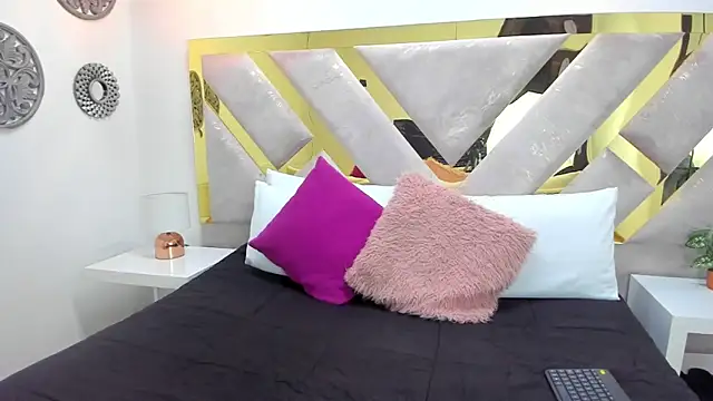 Oriana Guzman online show from 02-17-25, 03:09