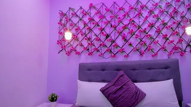 Oriana Guzman online show from 03-06-25, 12:30