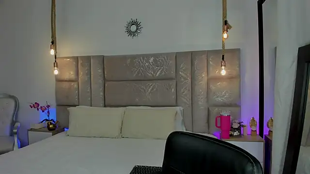 Oriana Guzman online show from 07-26-26, 10:38