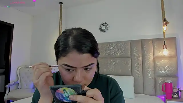Oriana Guzman online show from 07-27-26, 11:45