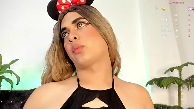 Snapshot of candy_canne__ chatting on 01-08-25, 08:18 candy canne online show from 01-08-25, 08:18