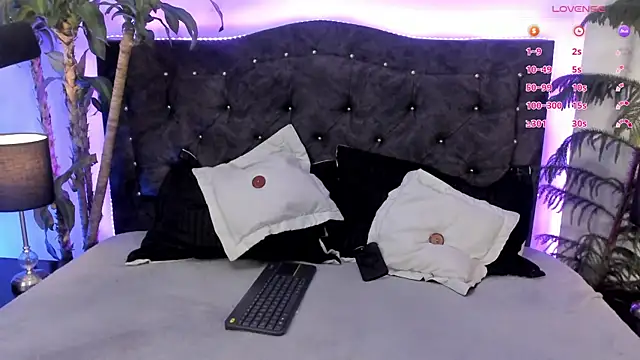 Snapshot of candy_canne__ chatting on 01-11-25, 04:16 candy canne online show from 01-11-25, 04:16