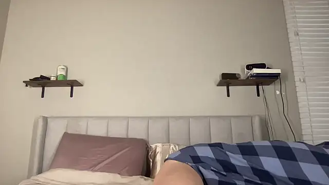 NatalieKneals online show from 12-04-24, 05:49