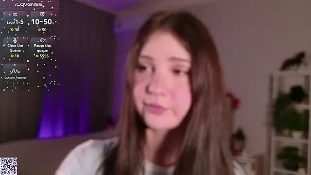 Snapshot of LeraKit chatting on 10-13-25, 02:39 LeraKit online show from 10-13-25, 02:39