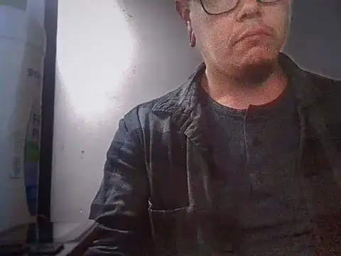 Snapshot of AlanDickson chatting on 03-18-25, 02:48 AlanDickson online show from 03-18-25, 02:48