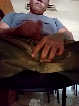 Snapshot of AlanDickson chatting on 09-15-25, 09:04 AlanDickson online show from 09-15-25, 09:04