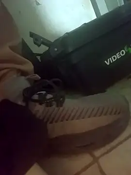 Snapshot of AlanDickson chatting on 10-20-25, 08:26 AlanDickson online show from 10-20-25, 08:26