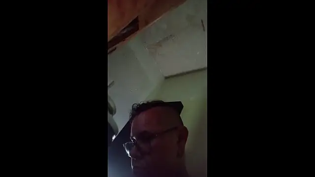 Snapshot of AlanDickson chatting on 11-04-25, 10:14 AlanDickson online show from 11-04-25, 10:14