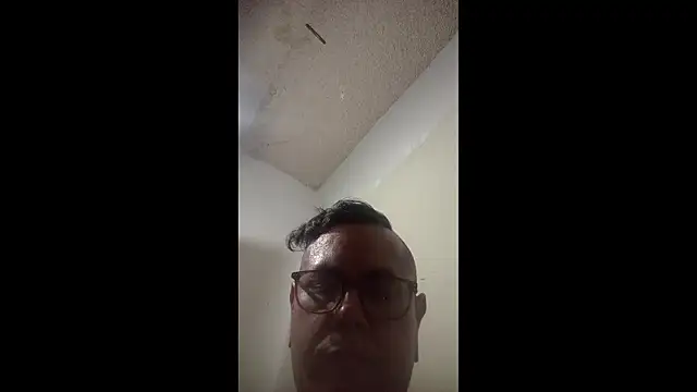 Snapshot of AlanDickson chatting on 11-24-25, 08:58 AlanDickson online show from 11-24-25, 08:58