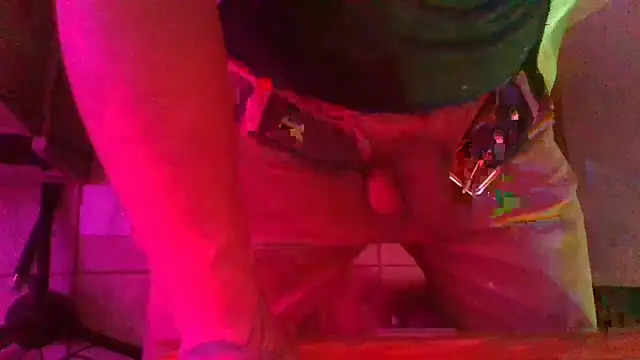 Snapshot of AlanDickson chatting on 12-16-25, 04:28 AlanDickson online show from 12-16-25, 04:28