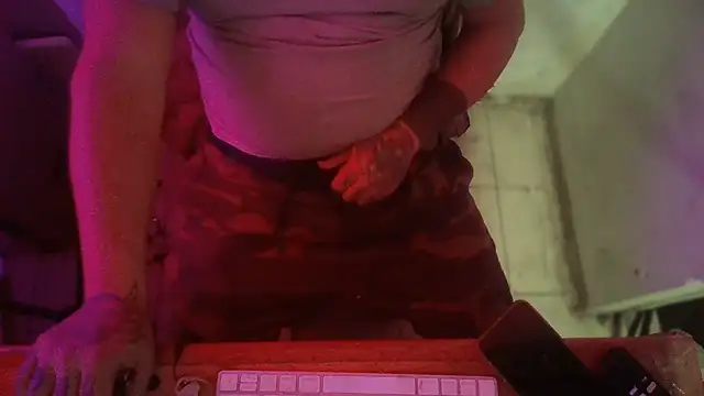 Snapshot of AlanDickson chatting on 01-11-26, 01:16 AlanDickson online show from 01-11-26, 01:16