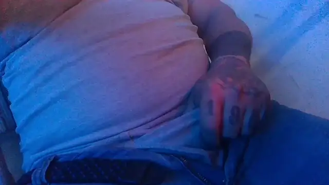 Snapshot of AlanDickson chatting on 02-09-26, 07:45 AlanDickson online show from 02-09-26, 07:45