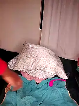 Snapshot of Bella_kiki chatting on 01-02-25, 08:46 Bella kiki online show from 01-02-25, 08:46