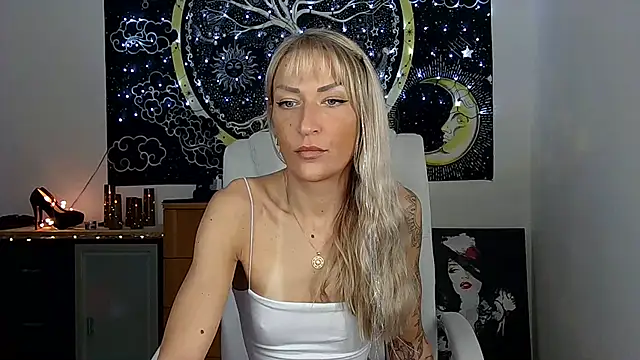 Snapshot of SexxyLiviaa chatting on 12-16-24, 03:43 SexxyLiviaa online show from 12-16-24, 03:43